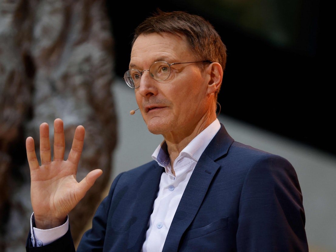 Karl Lauterbach kurz nach der Bekanntgabe seines neuen Postens als Gesundheitsminister am Montag (6. Dezember).