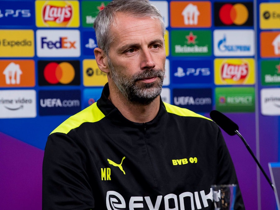 Dortmunds Trainer Marco Rose gibt eine Pressekonferenz.
