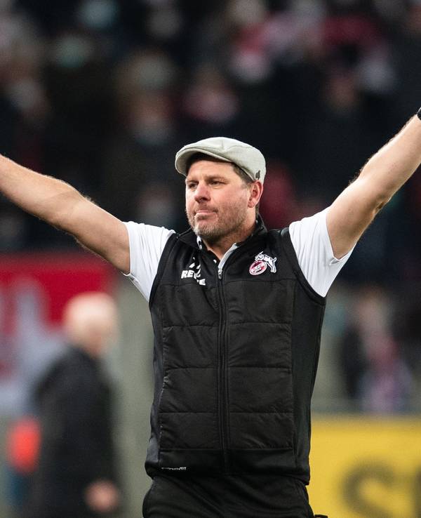 Kölns Trainer Steffen Baumgart jubelt nach der Partie.