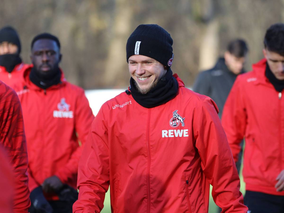 Ondrej Duda bestens gelaunt beim FC-Training am 7. Dezember 2021 in Köln.