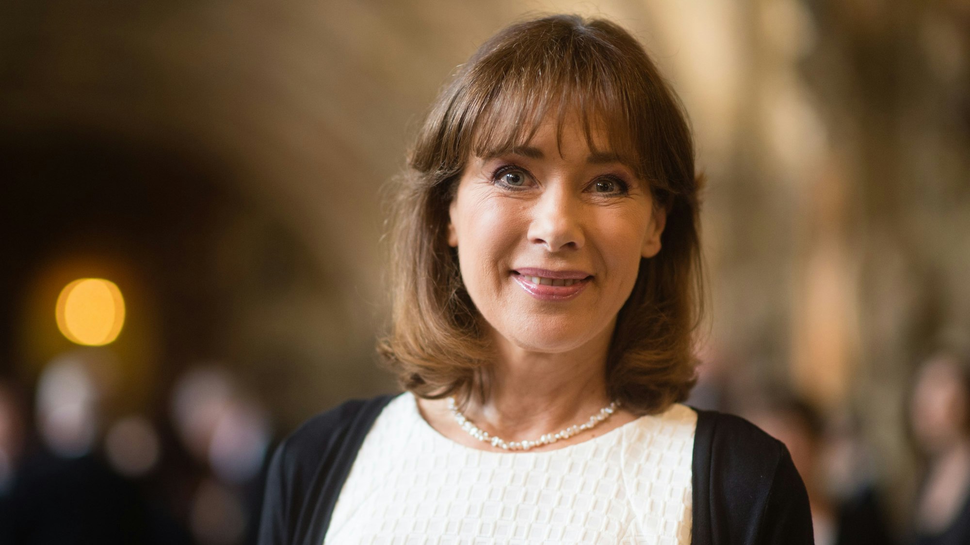 Die Ex-BR-Moderatorin Sabine Sauer berichtet von Sexismus am Arbeitsplatz.