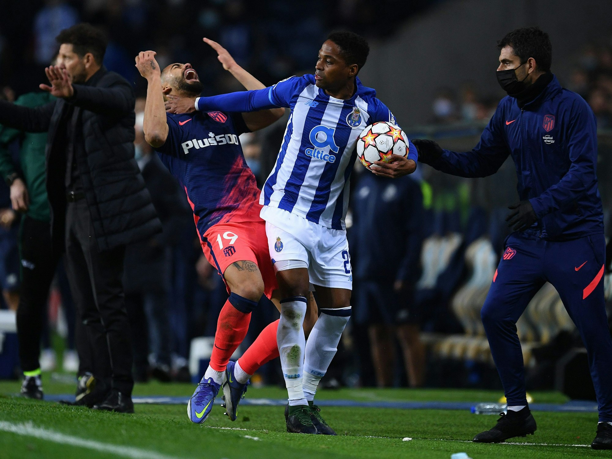 Wendell schlägt Matheus Cunha