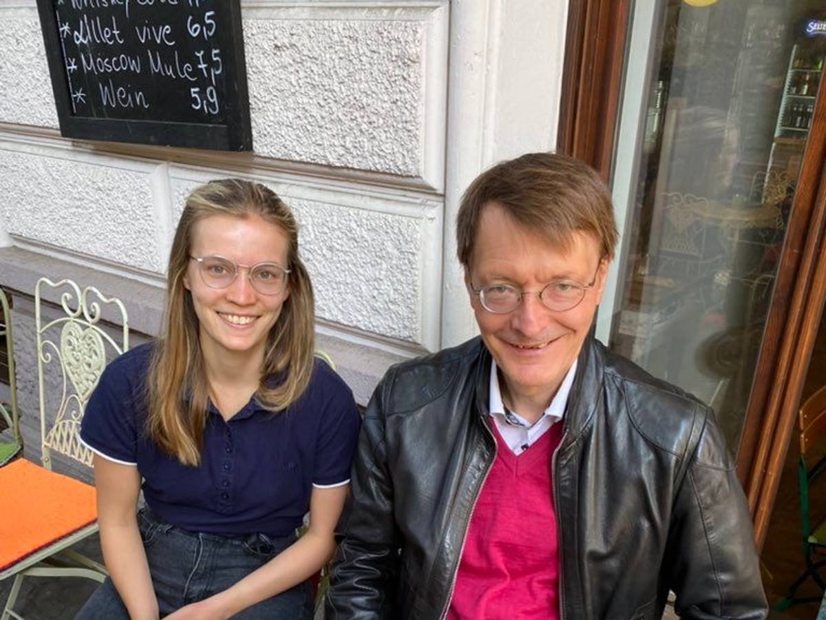 Karl Lauterbach wirbt mit Tochter Rosa auf Twitter für die Bundestagswahl 2021. Insgesamt hat er fünf Kinder.