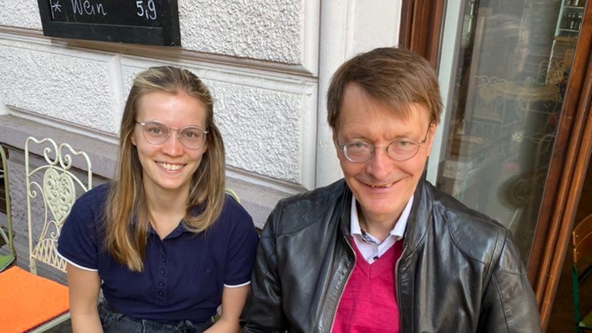 Karl Lauterbach wirbt mit Tochter Rosa auf Twitter für die Bundestagswahl 2021. Insgesamt hat er fünf Kinder.