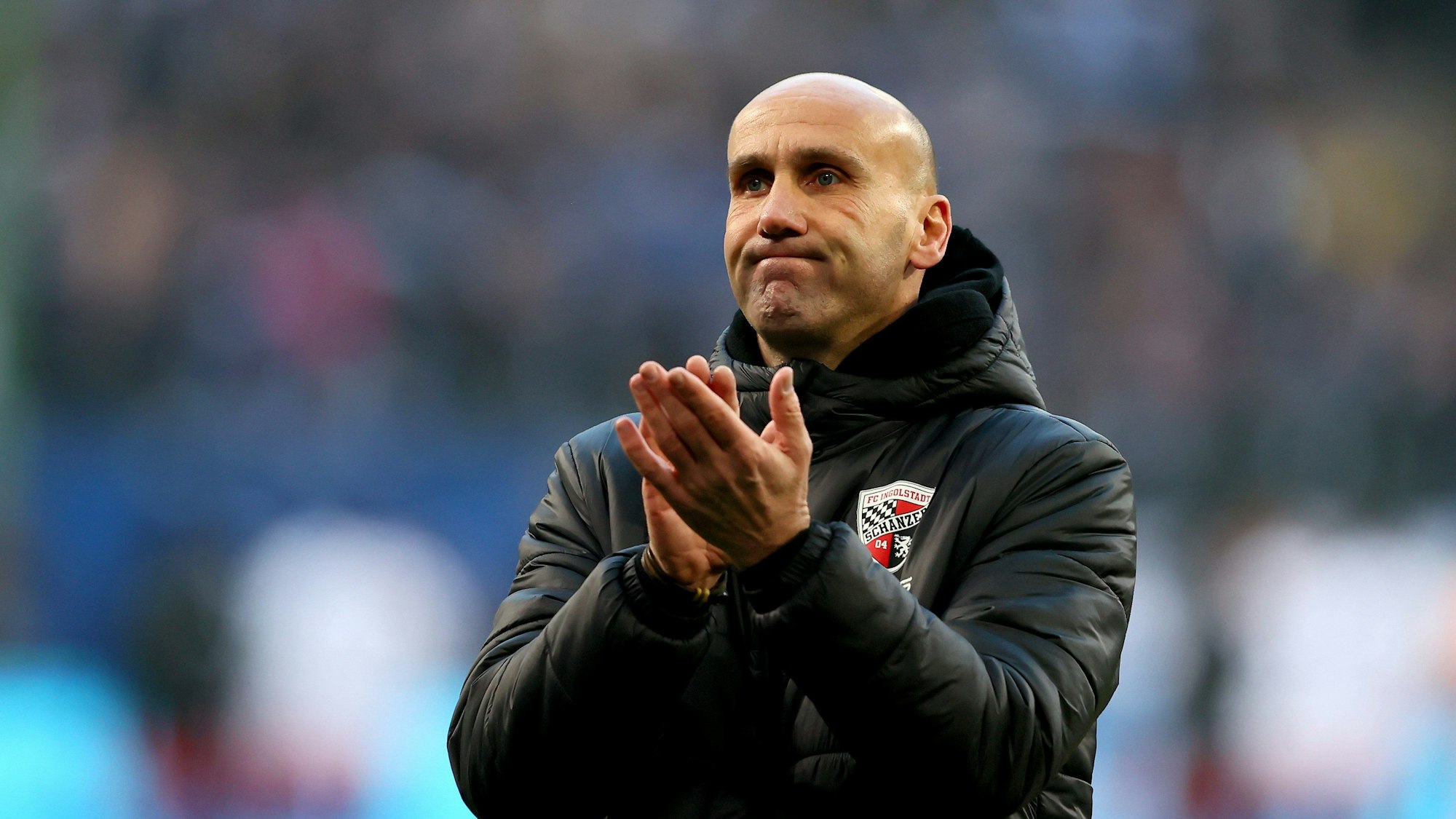 André Schubert applaudiert den Fans