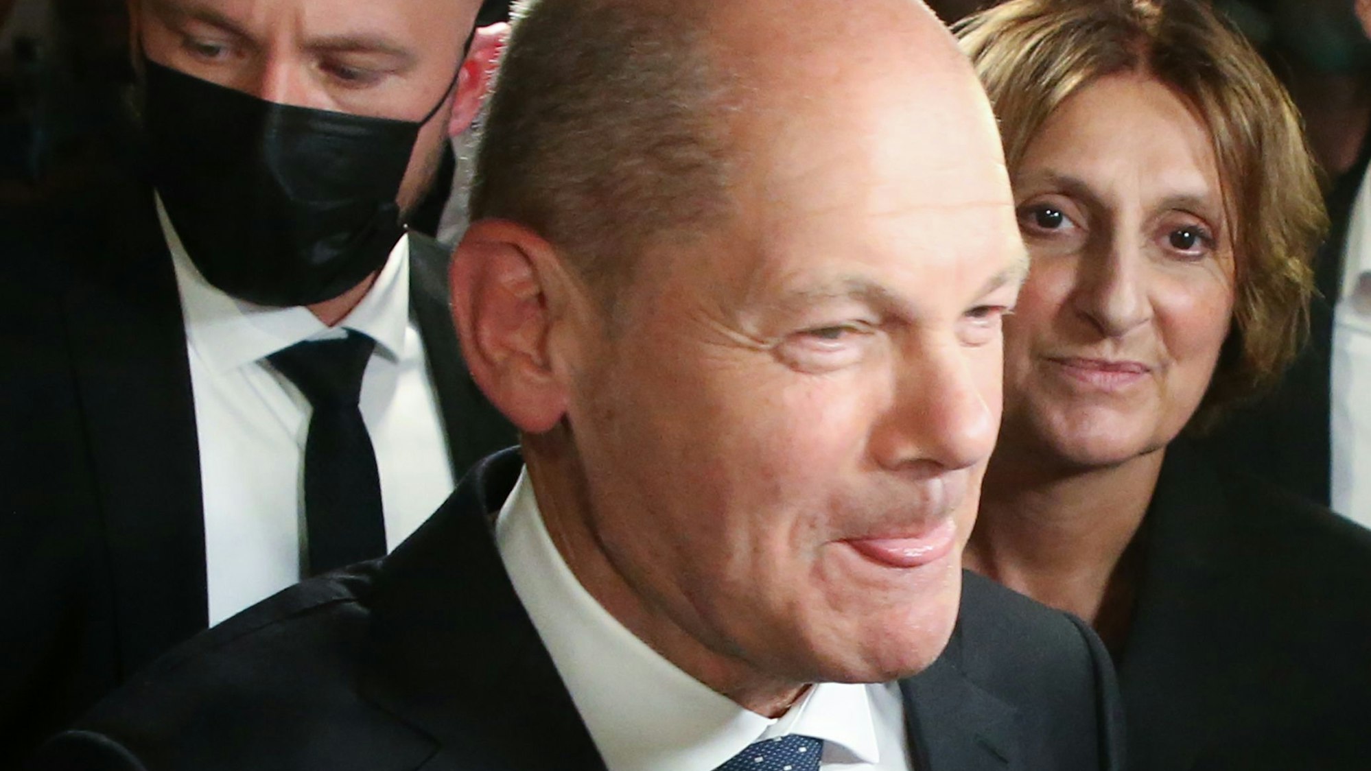 Olaf Scholz neben Britta Ernst bei der SPD-Wahlparty im September: Wer ist die Frau an der Seite des neuen Kanzlers?