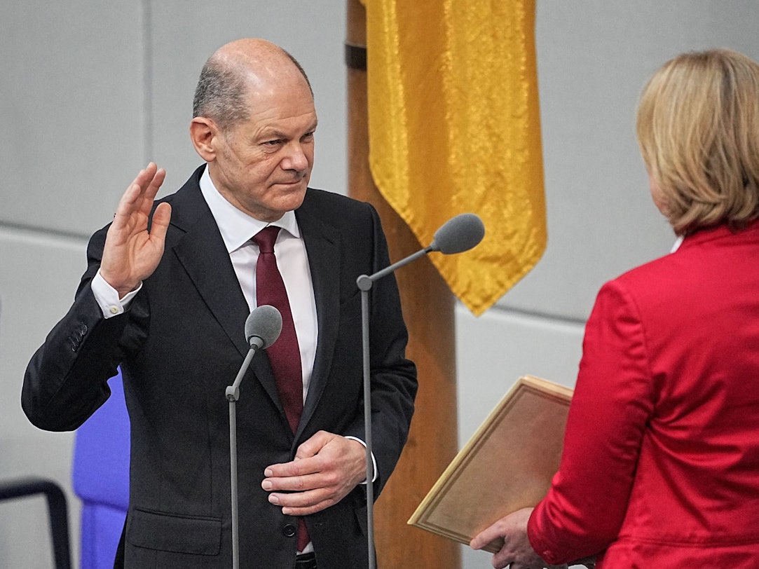 Olaf Scholz wird am Mittwoch (8. Dezember) vom Bundestag zum neuen Bundeskanzler gewählt. Anschließend legt er vor Bundestagspräsidentin Bärbel Bas (SPD) den Amtseid ab.