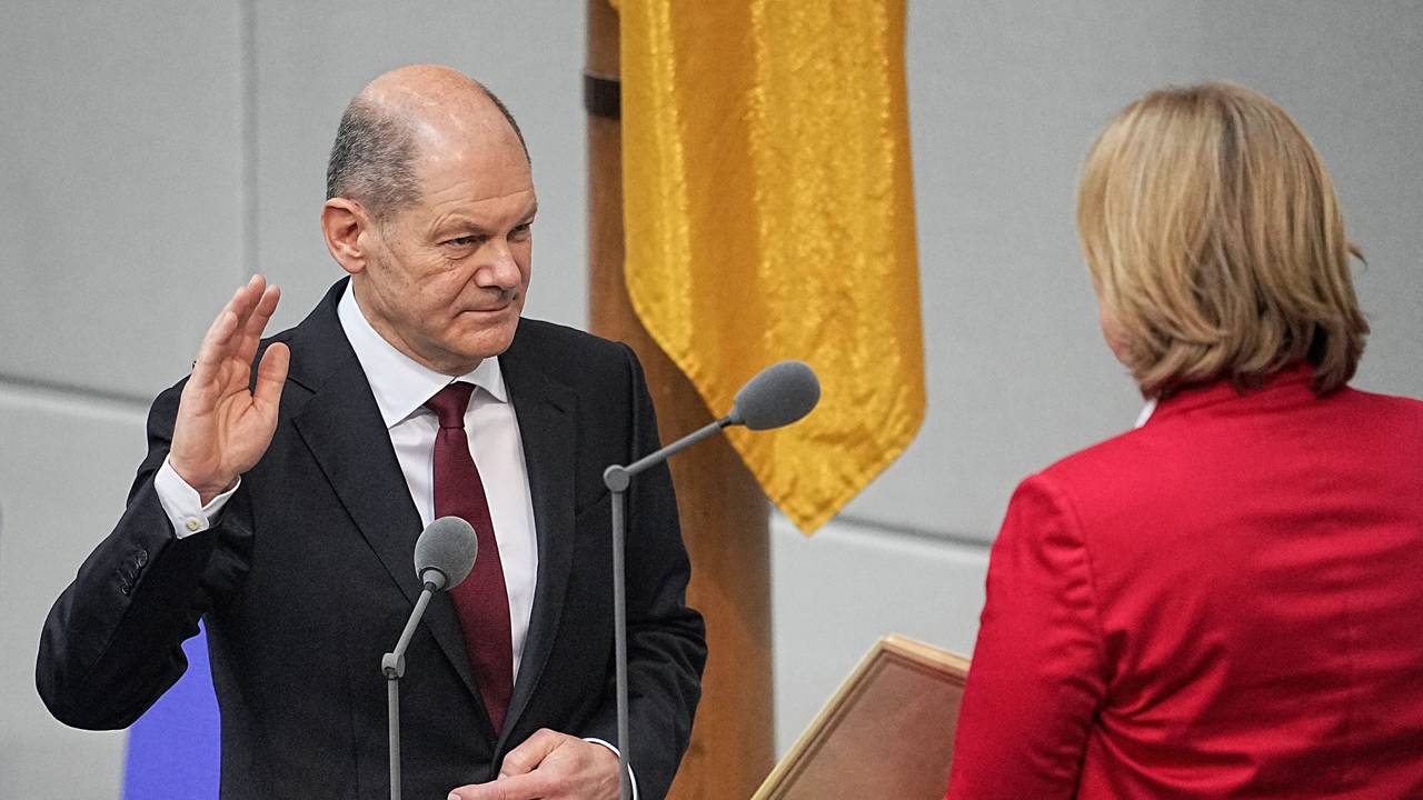 Olaf Scholz wird am Mittwoch (8. Dezember) vom Bundestag zum neuen Bundeskanzler gewählt. Anschließend legt er vor Bundestagspräsidentin Bärbel Bas (SPD) den Amtseid ab.