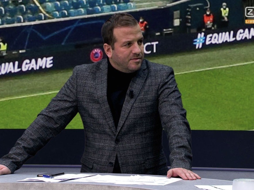 Rafael van der Vaart sitzt beim niederländischen TV-Sender Ziggo Sport Select als TV-Experte.