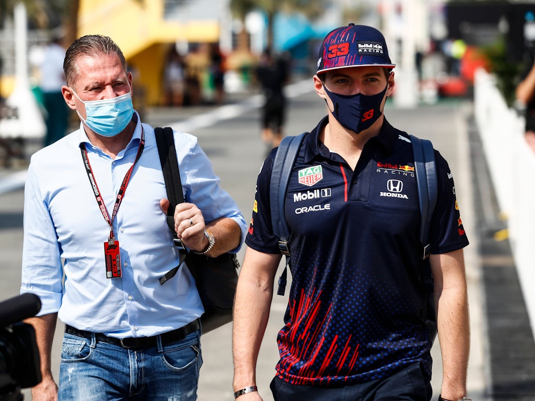 Max Verstappen und Vater Jos Verstappen beim Formel-1-Rennen in Katar.