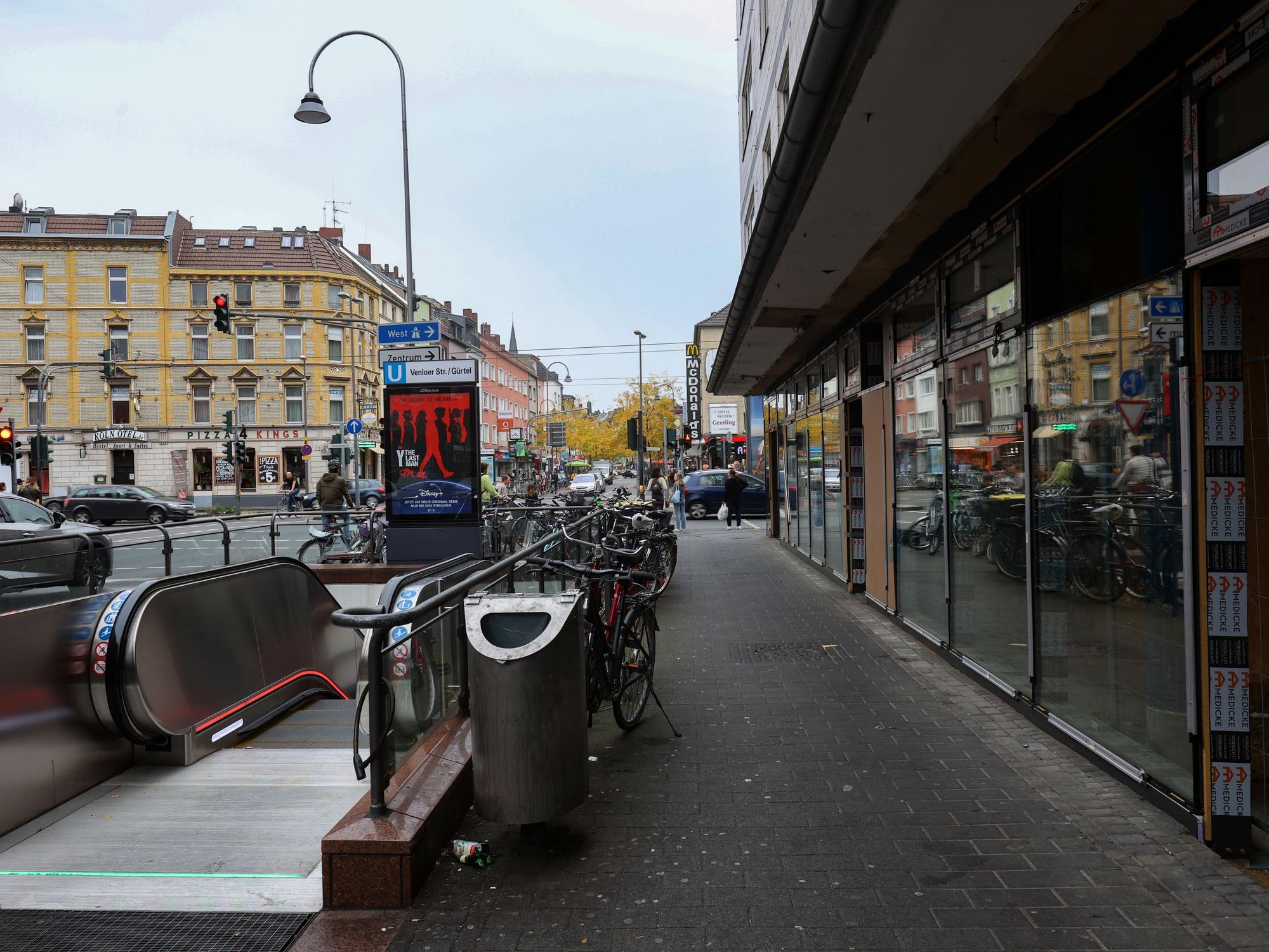 Köln:
Gebäudes Venloer Straße/Ehrenfeldgürtel, wo früher eine Filiale von Matratzen Concord untergebracht war.