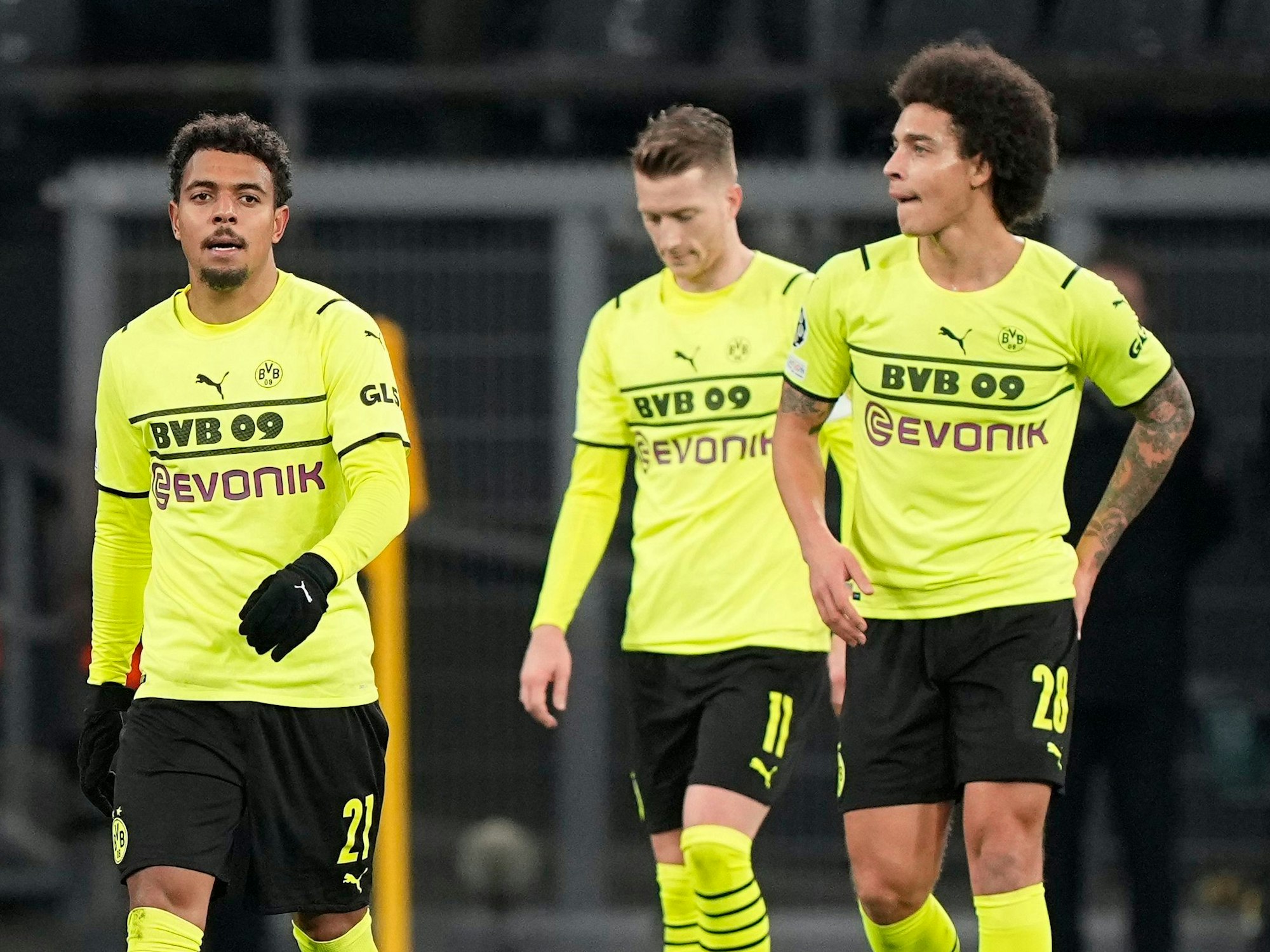 Die Dortmunder Donyell Malen, Marco Reus und Axel Witsel (v.l.).
