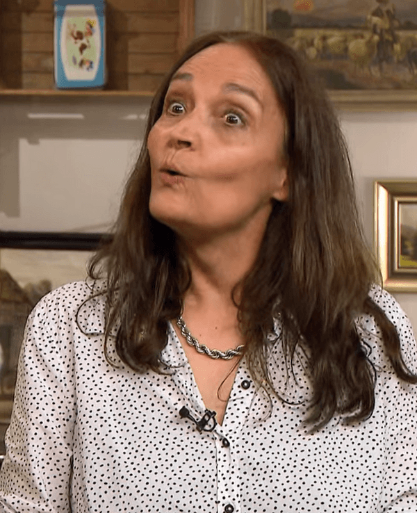 „Bares für Rares“-Kandidatin Sabine Müller kann ihr Glück kaum fassen.