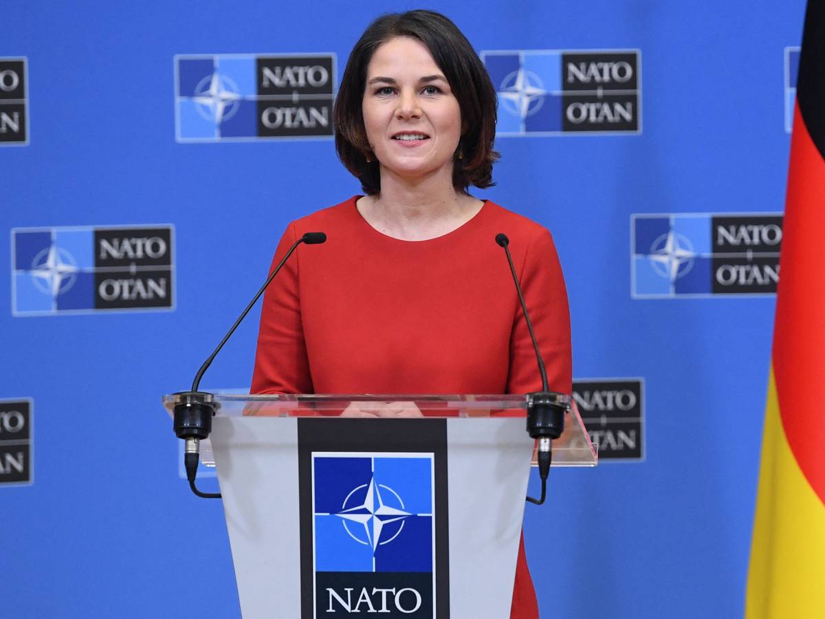 Die neue Bundesaußenministerin Annalena Baerbock (Die Grünen) traf in Brüssel Nato-Generalsekretär Jens Stoltenberg.