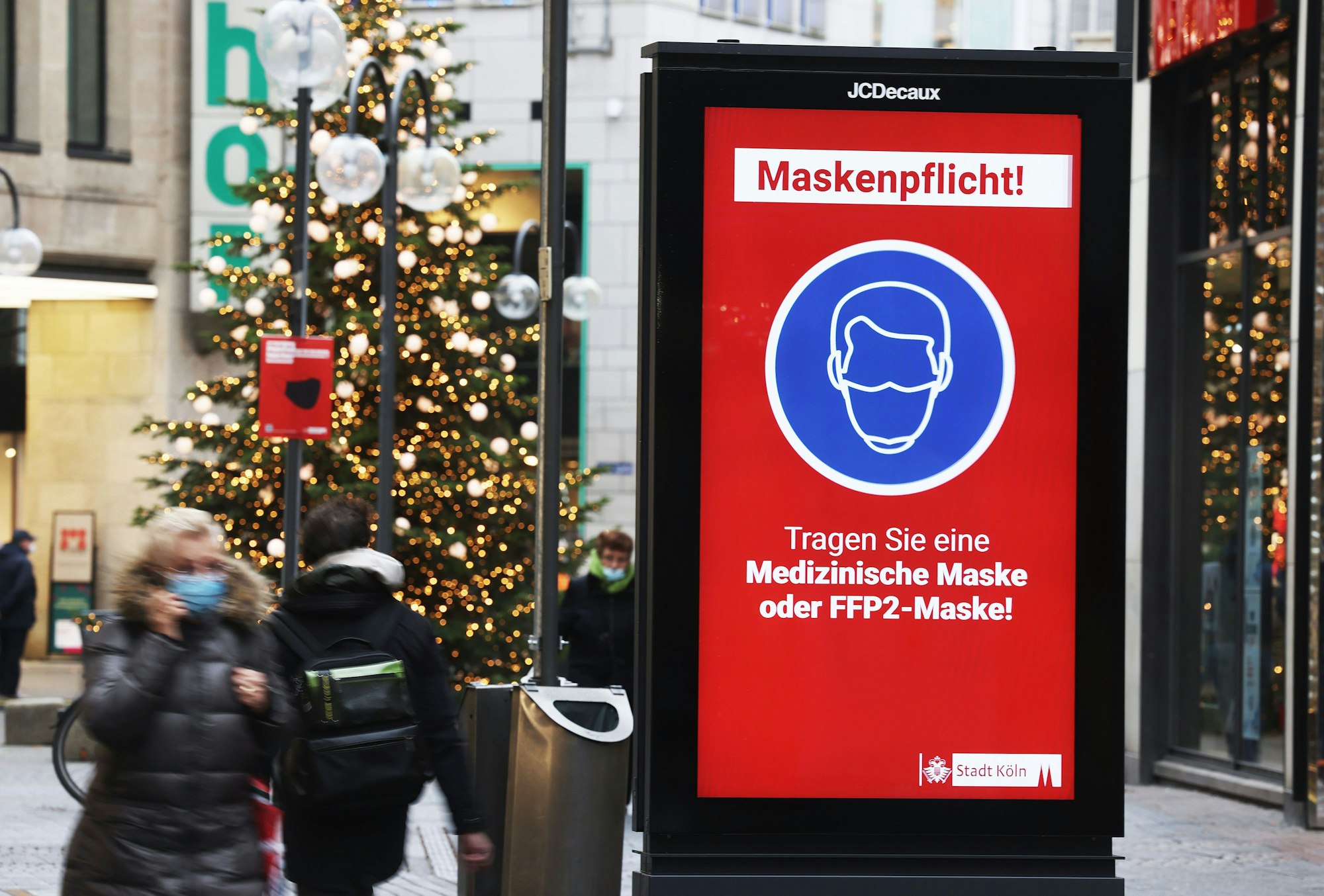 Für Kölner Wirte, Hoteliers und deren Mitarbeiter ist die vierte Corona-Welle gerade schwer zu ertragen. Unser Symbolfoto ist am 30. November in Köln entstanden.