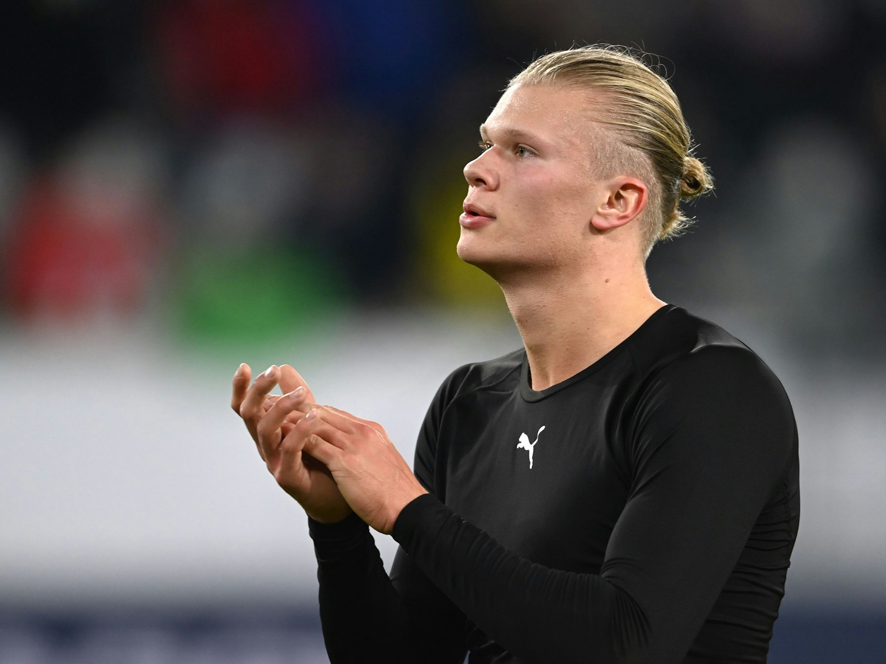 Dortmunds Erling Haaland jubelt nach dem Spiel.