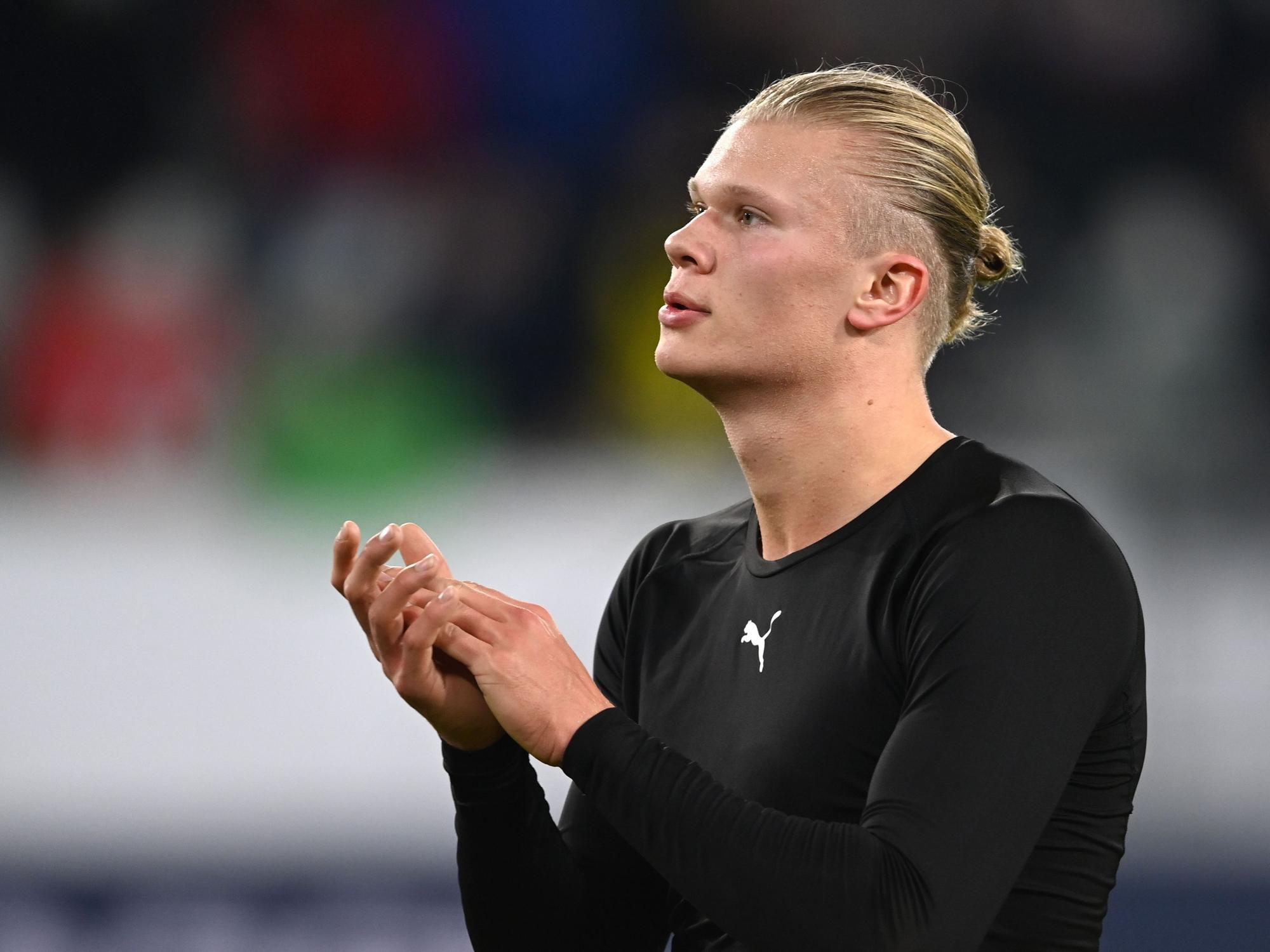 Dortmunds Erling Haaland jubelt nach dem Spiel.