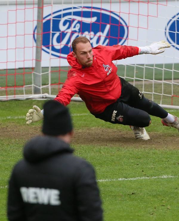 Marvin Schwäbe trainiert beim 1. FC Köln.