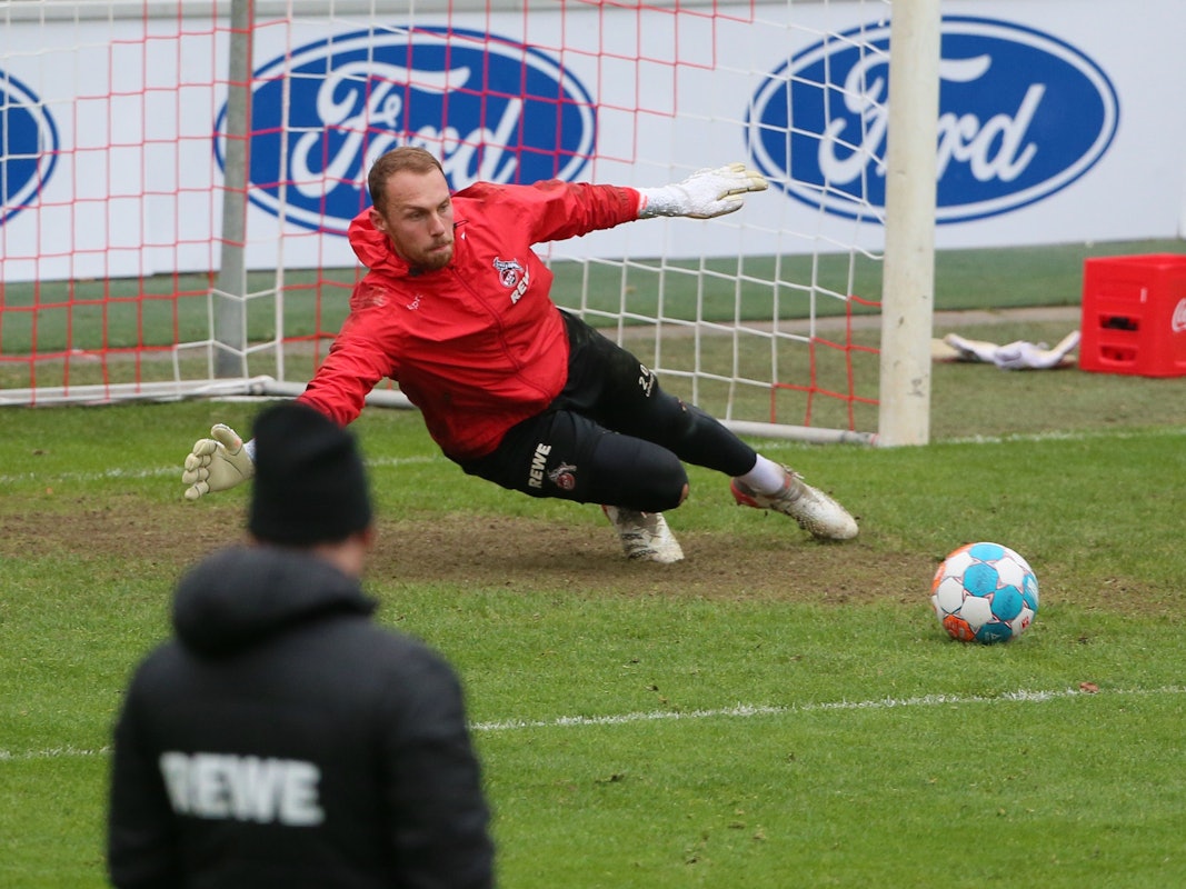 Marvin Schwäbe trainiert beim 1. FC Köln.