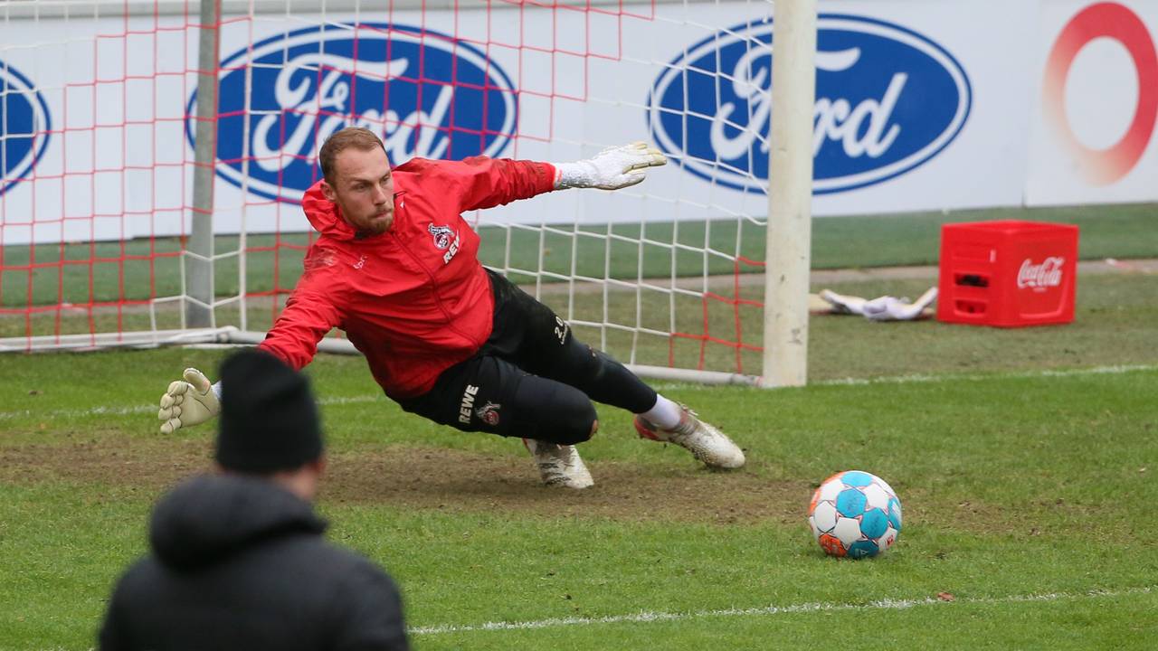 Marvin Schwäbe trainiert beim 1. FC Köln.