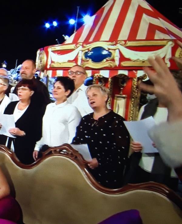 Florian Silbereisen wusste, wie er sein Publikum überrascht: Er holte auch Meerjungfrauen zum Adventssingen im MDR.