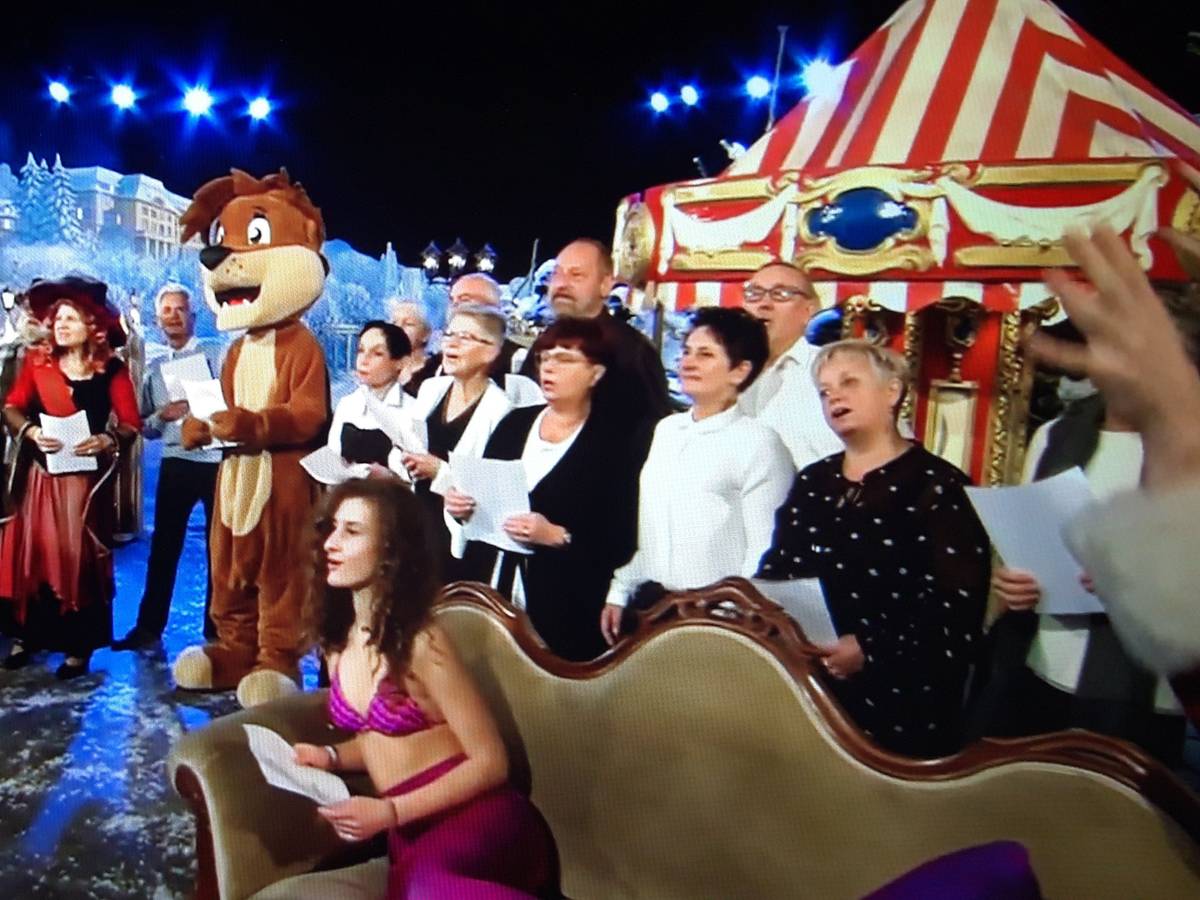 Florian Silbereisen wusste, wie er sein Publikum überrascht: Er holte auch Meerjungfrauen zum Adventssingen im MDR.