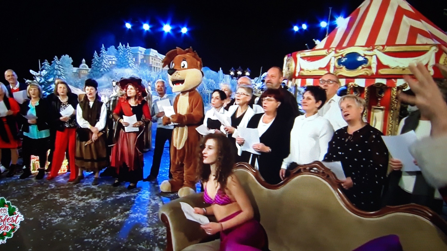 Florian Silbereisen wusste, wie er sein Publikum überrascht: Er holte auch Meerjungfrauen zum Adventssingen im MDR.