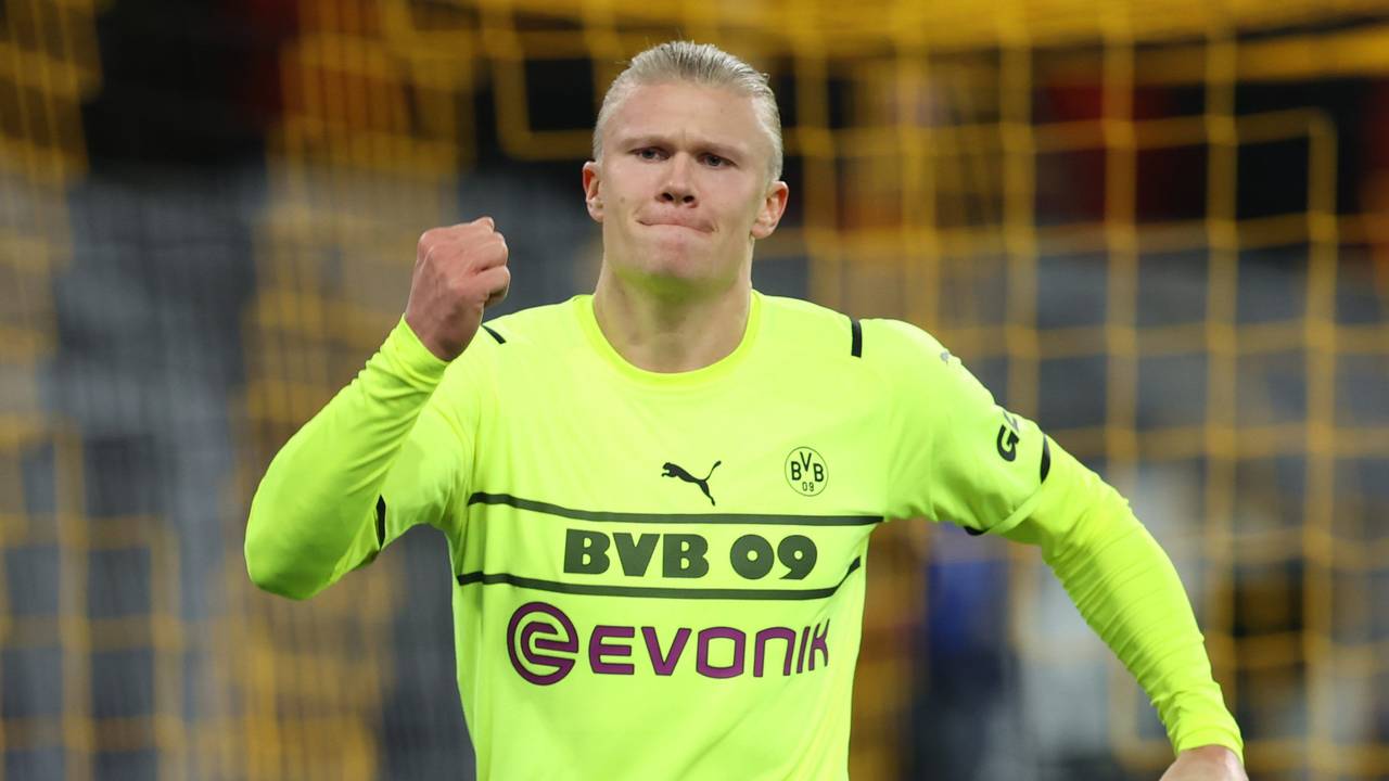 Erling Haaland jubelt über sein Tor.