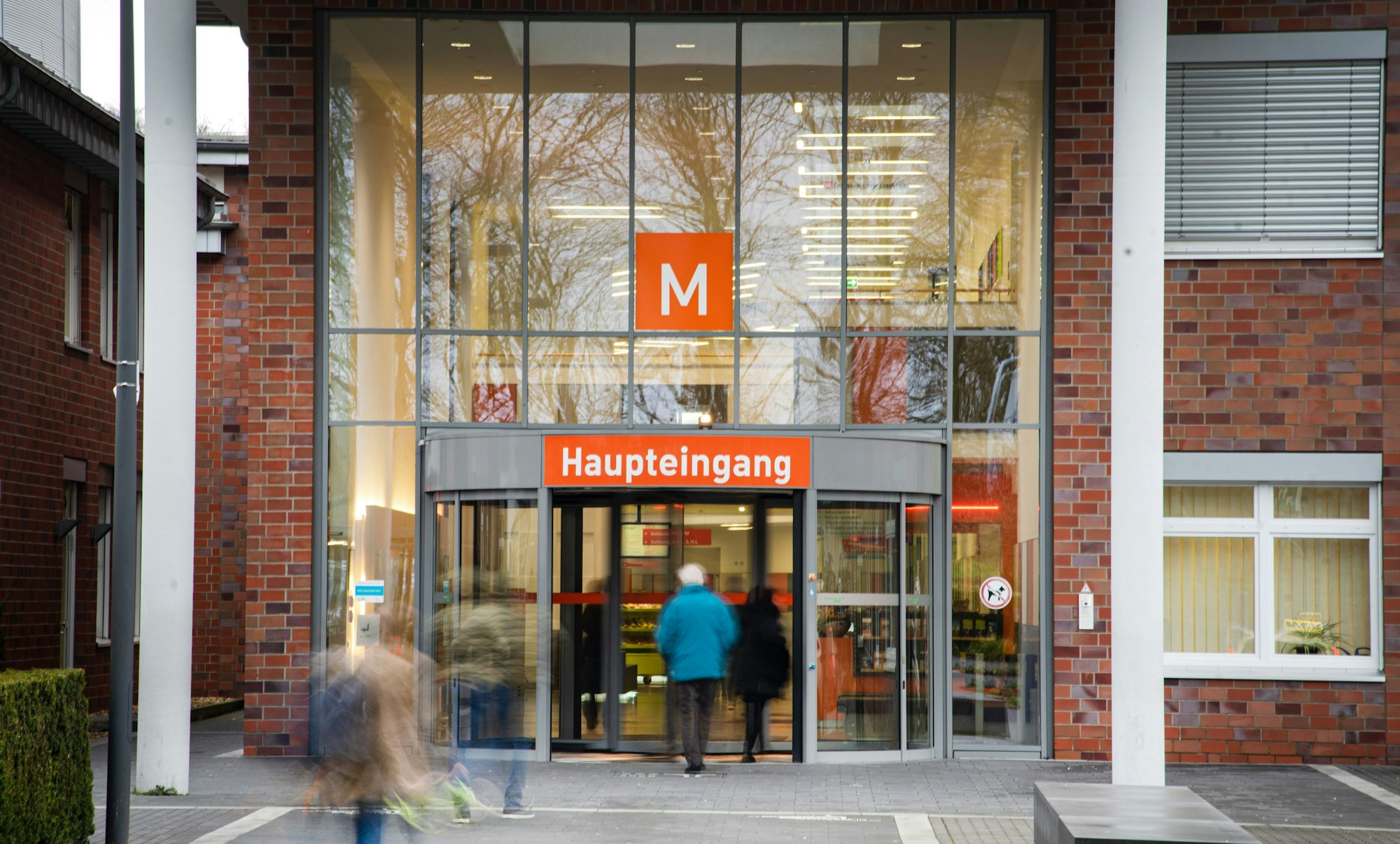 Der Eingang des Krankenhauses Maria Hilf in Mönchengladbach.