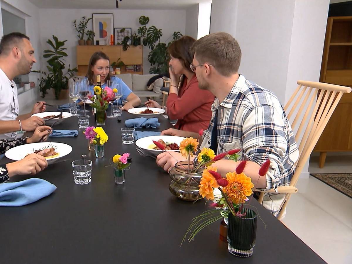Die Kandidaten des „Perfekten Dinner“ am Donnerstagabend (9. Dezember) v.l.: Stephanie, Benjamin, Gastgeberin Kristina, Anne und Johannes.
