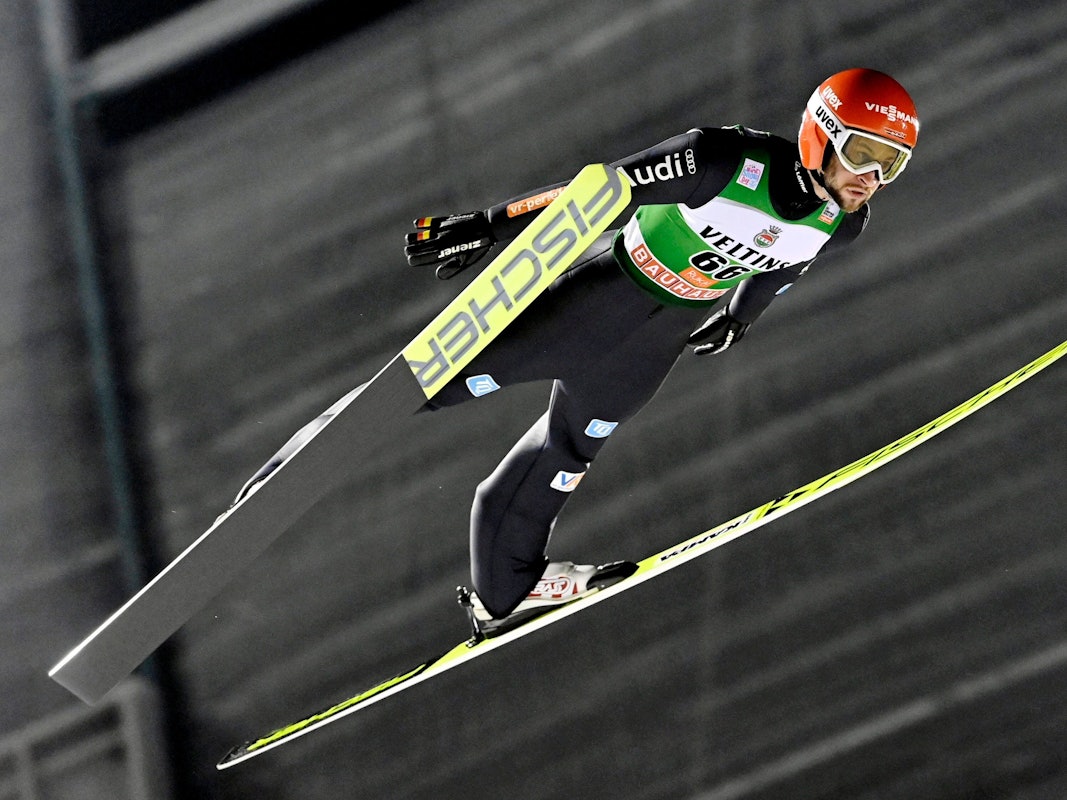 Markus Eisenbichler in Aktion beim Skispringen in Finnland.