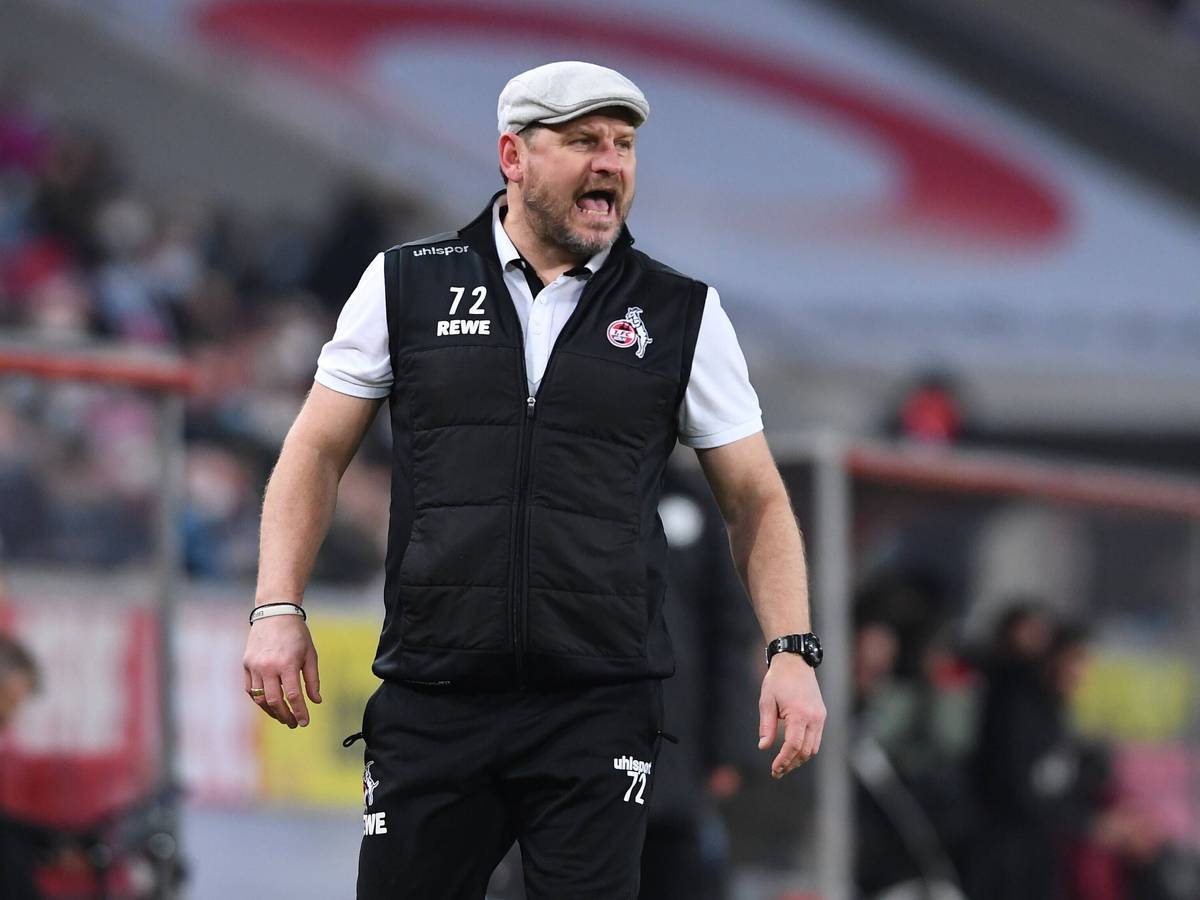 Steffen Baumgart trainiert den 1. FC Köln gegen den FC Augsburg.