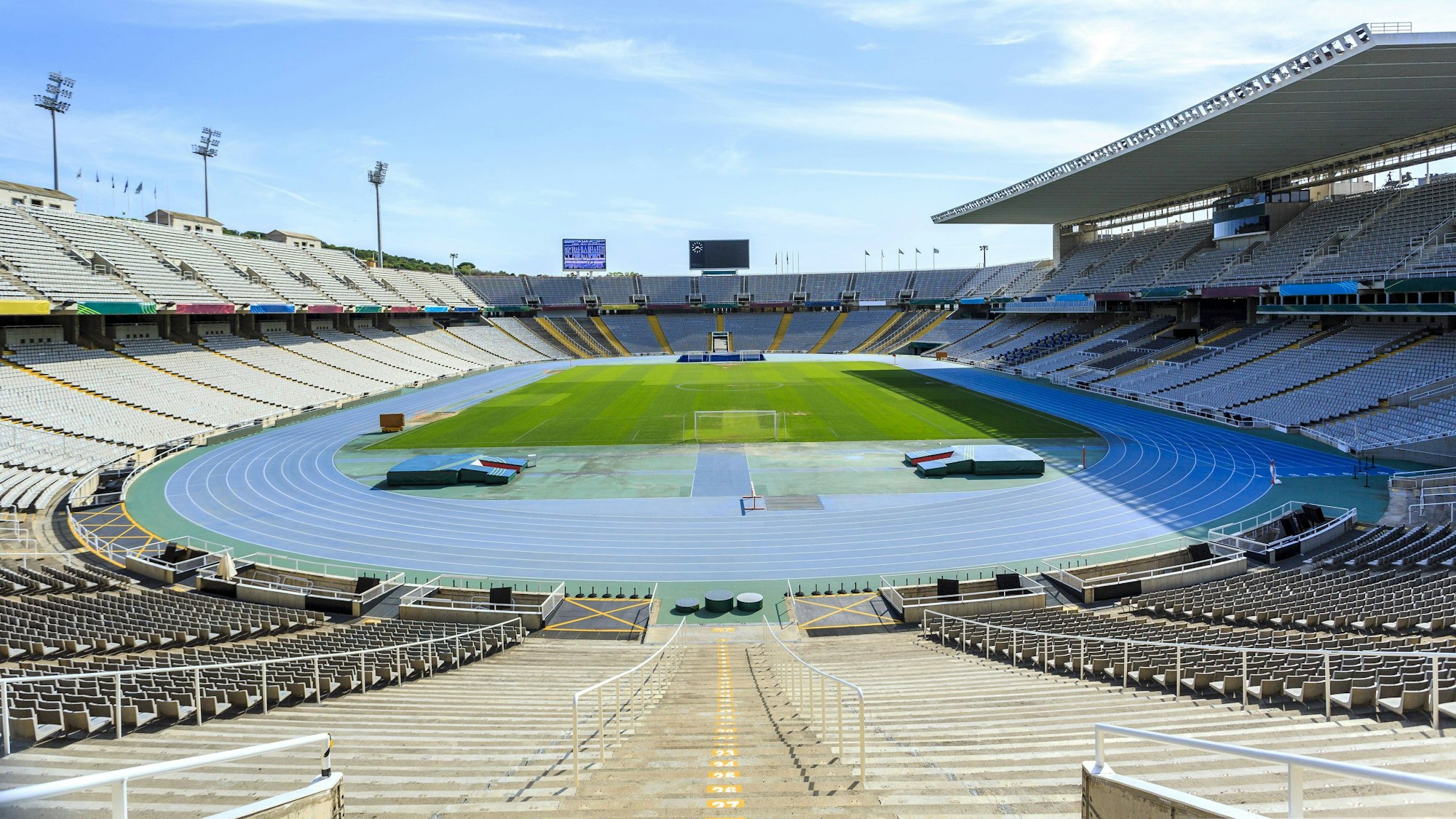 Ein Blick ins leere Estadi Olímpic Lluís Companys in Barcelona