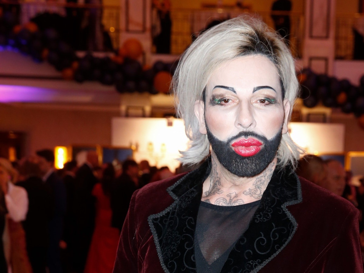 Harald Glööckler geht ins Dschungelcamp 2022: Das steht fest. Doch wer gehört außer dem Modeschöpfer zu den Teilnehmern? Unser Bild zeigt Glööckler beim 120. Presseball in Berlin Anfang 2020.