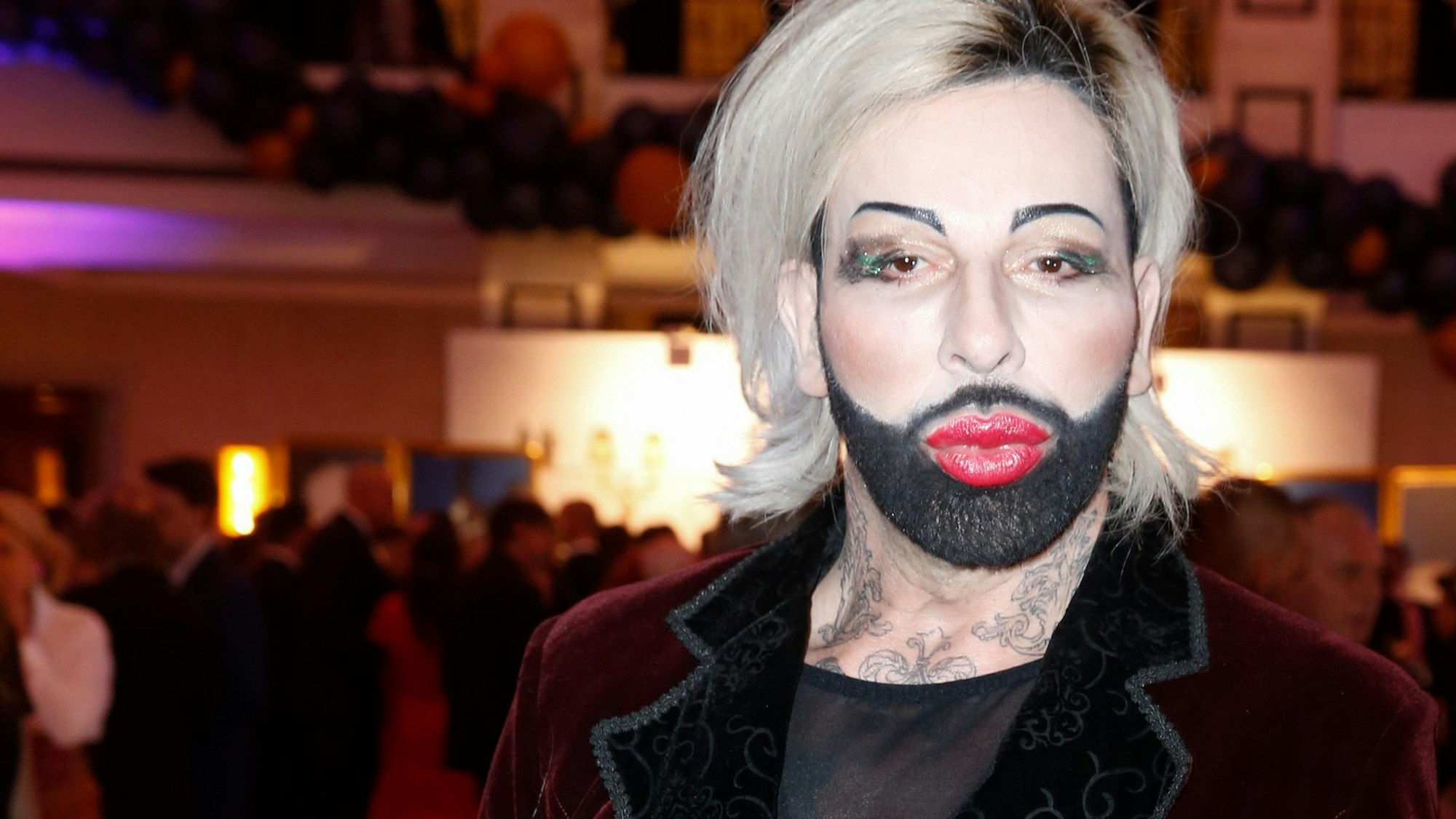 Harald Glööckler geht ins Dschungelcamp 2022: Das steht fest. Doch wer gehört außer dem Modeschöpfer zu den Teilnehmern? Unser Bild zeigt Glööckler beim 120. Presseball in Berlin Anfang 2020.