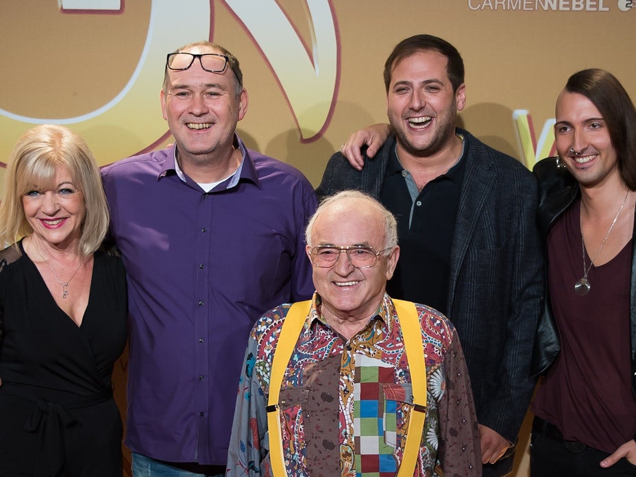 Die Händler der ZDF-Sendung „Bares für Rares“: Elke Velten (von links nach rechts), Walter Lehnertz, Ludwig Hofmeier, Julian Schmitz-Avila und Fabian Kahl. Das Bild wurde 2017 geschossen.