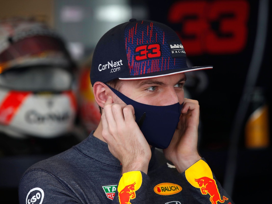 Max Verstappen richtet sich die Maske