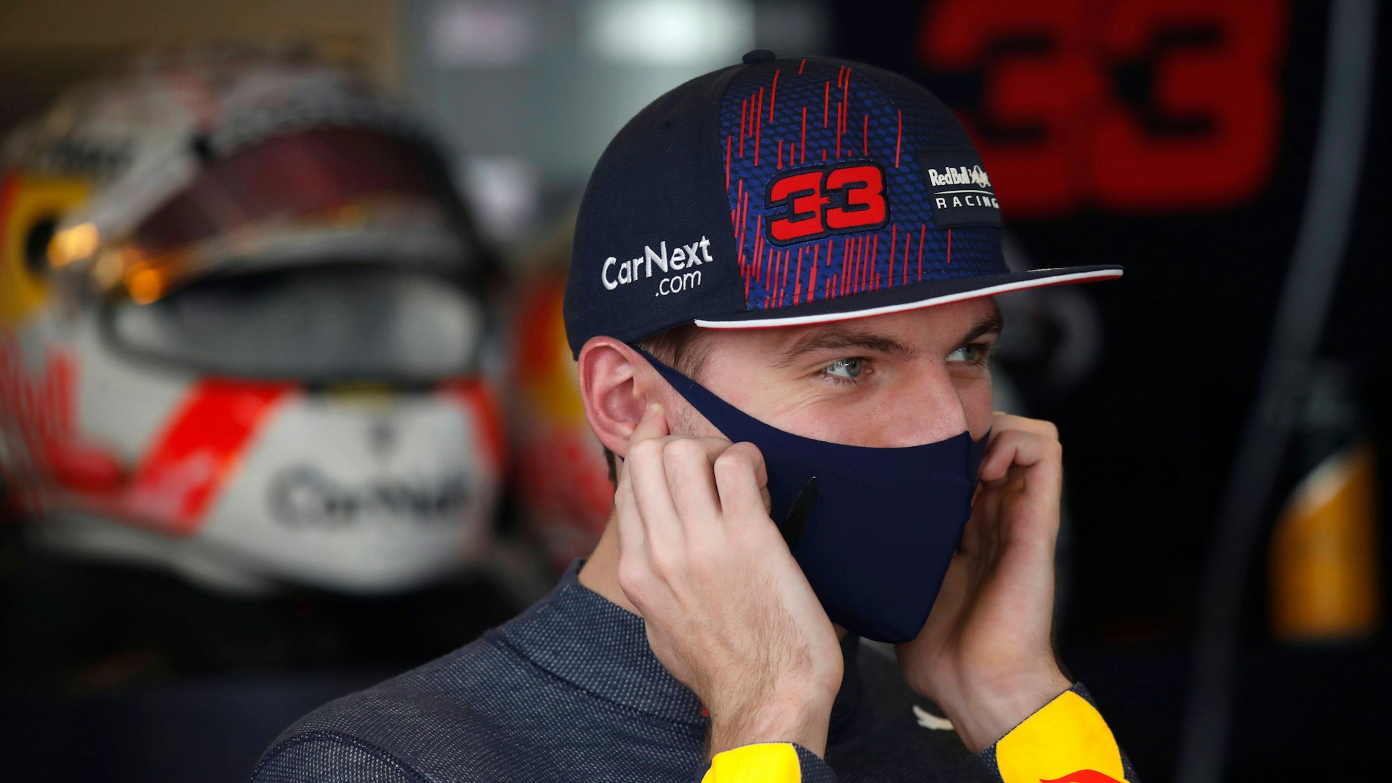 Max Verstappen richtet sich die Maske