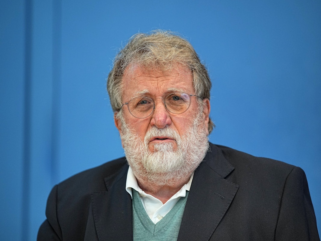 Thomas Mertens, Vorsitzender der Ständigen Impfkommission (Stiko), nimmt an einer Pressekonferenz zu Grippeimpfung und Corona teil.