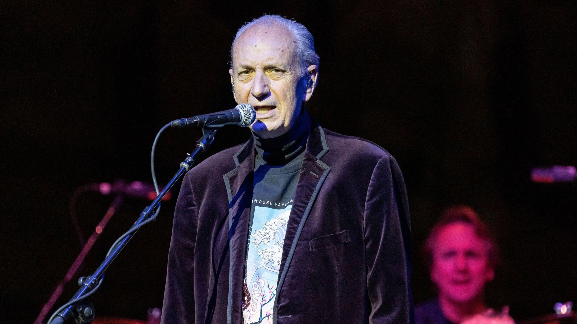 Musiker Michael Nesmith (The Monkees) singt am 5. November 2021 in Rosemont.