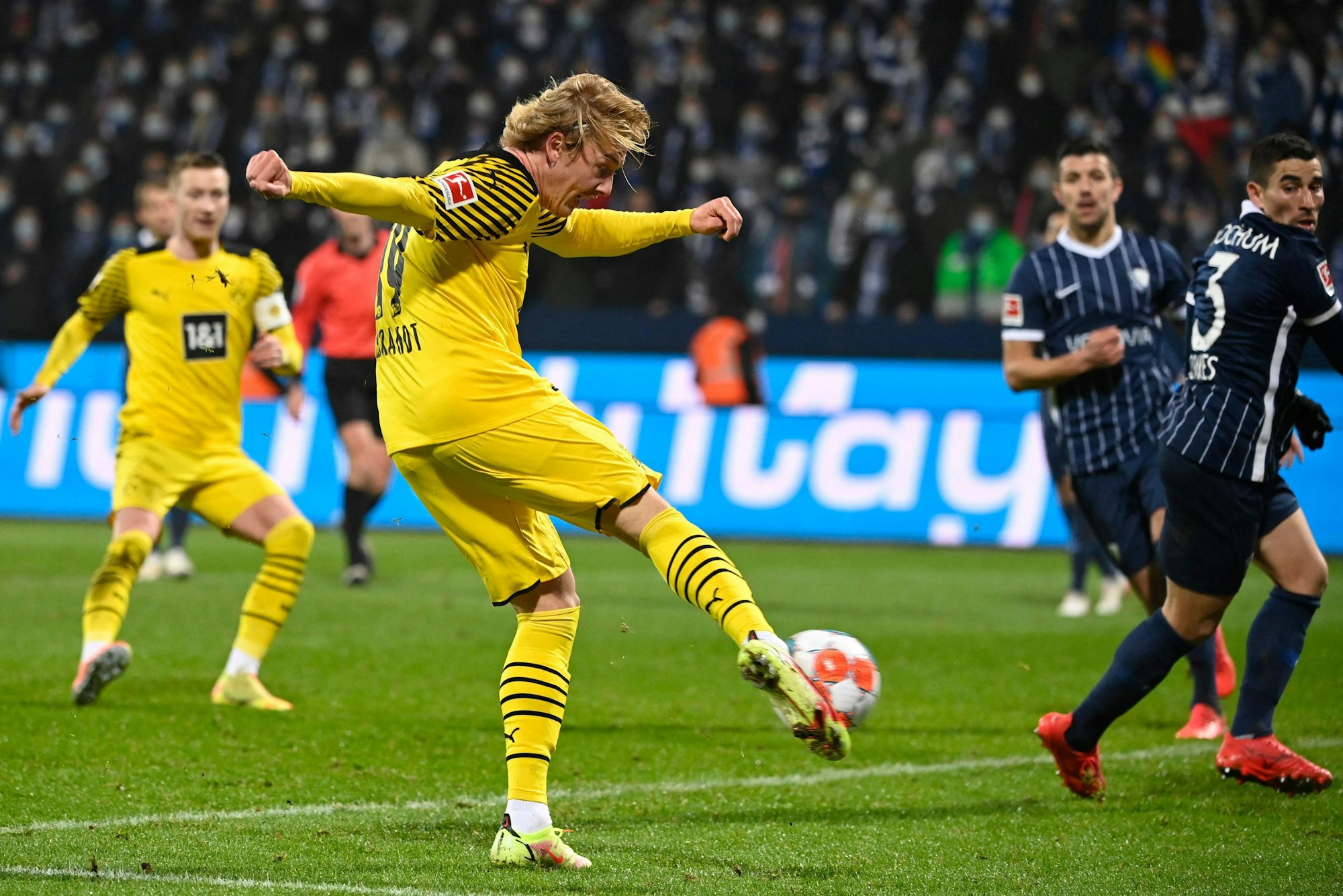 Nationalspieler Julian Brandt beim Schuss