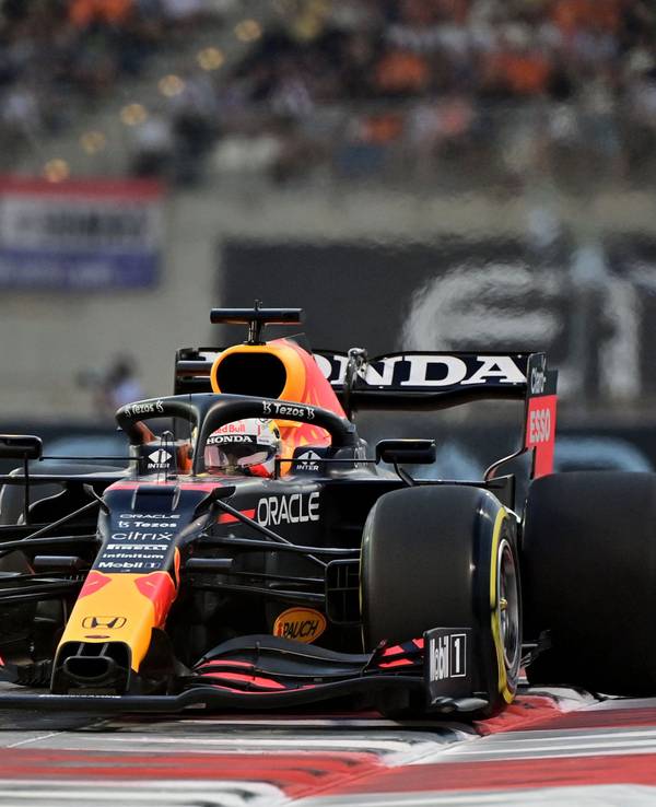 Max Verstappen fährt im Qualifying der Formel 1 in Abu Dhabi