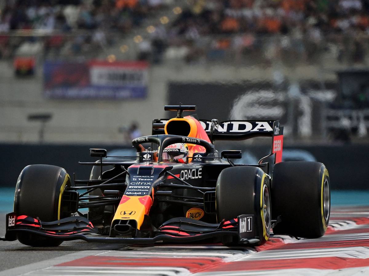 Max Verstappen fährt im Qualifying der Formel 1 in Abu Dhabi