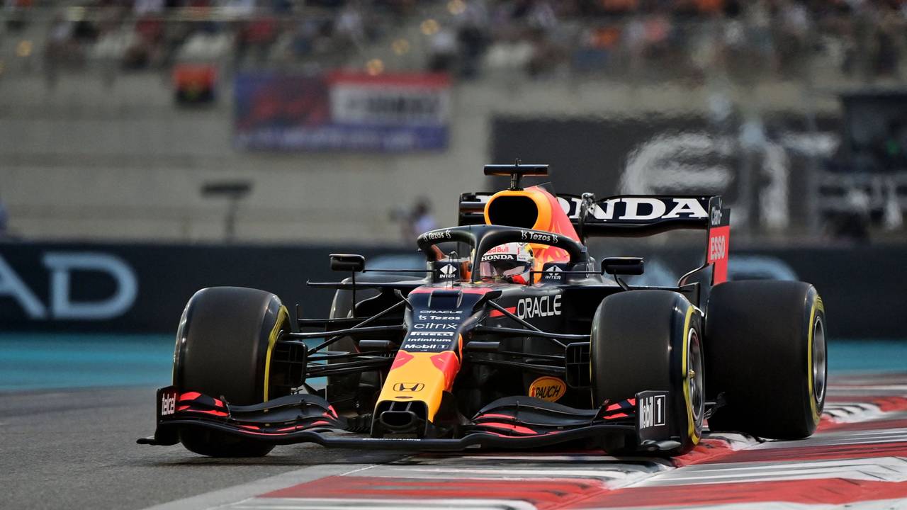Max Verstappen fährt im Qualifying der Formel 1 in Abu Dhabi