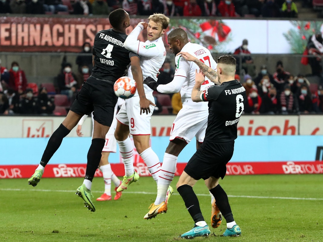 Sebastian Andersson und Anthony Modeste spielen gegen den FC Augsburg.