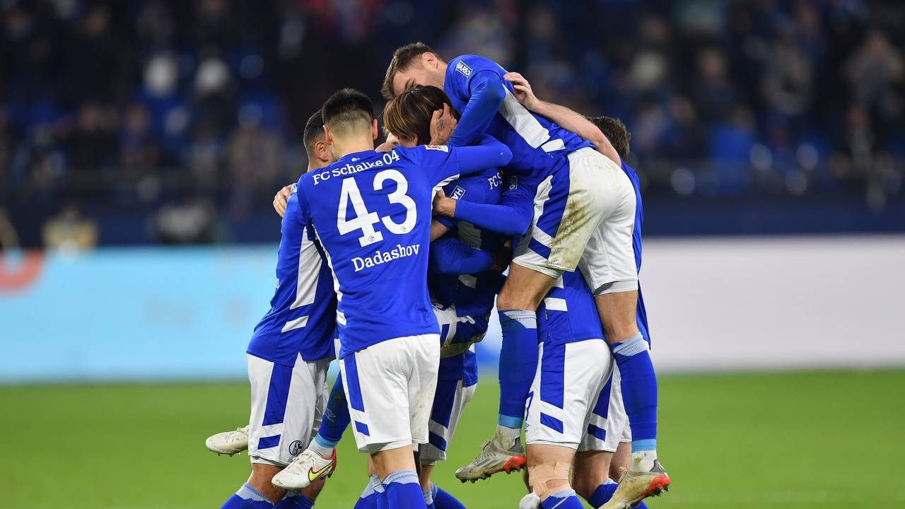 FC Schalke 04 feiert den Sieg über Nürnberg.