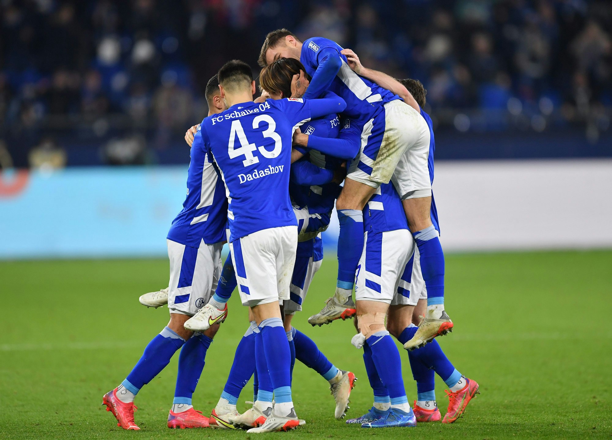 FC Schalke 04 feiert den Sieg über Nürnberg.