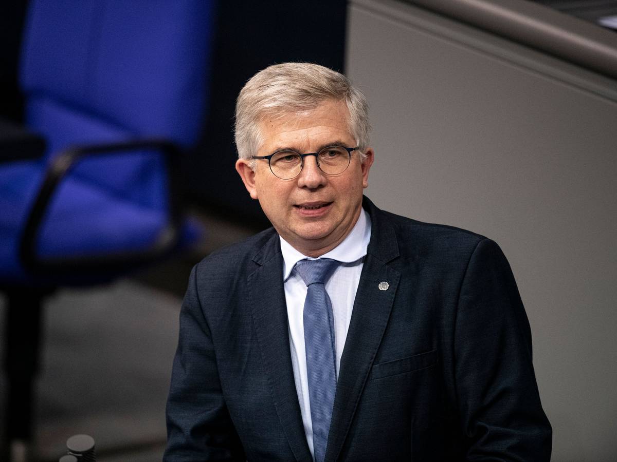 FDP-Gesundheitsexperte Andrew Ullmann (hier 2019 im Bundestag) hat erstmals eine Strafhöhe für Impfverweigerer in die Debatte um eine Impfpflicht eingebracht.