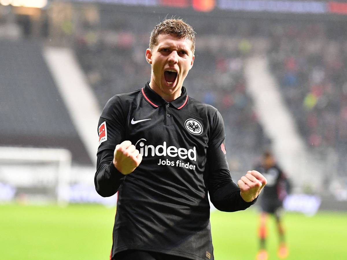 Kristijan Jakic jubelt über sein Tor gegen Bayer Leverkusen