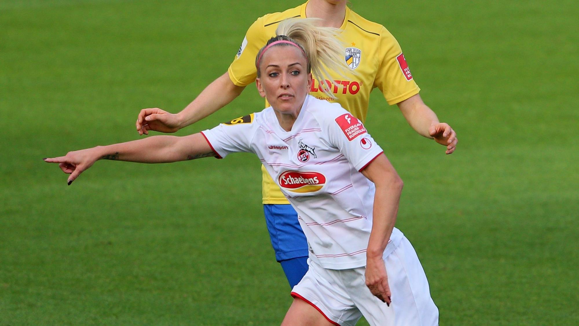 Mandy Islacker spielt für den 1. FC Köln gegen Carl Zeiss Jena.